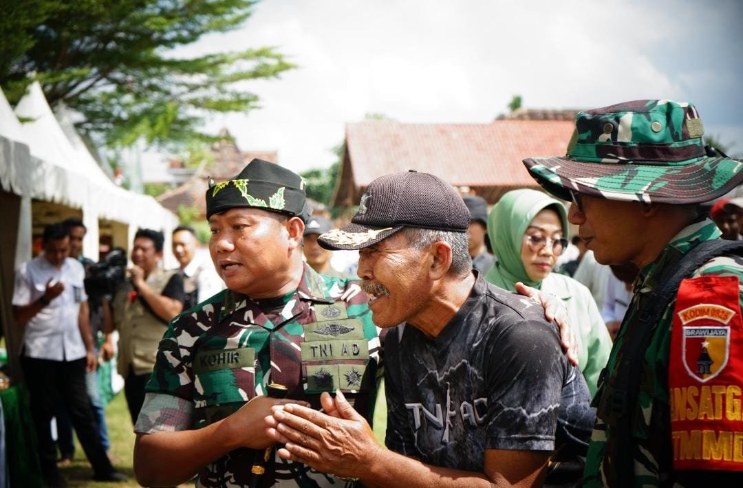 Pertemuan Emas Mantan Pelatih dan Murid di TMMD 125 Banyuwangi