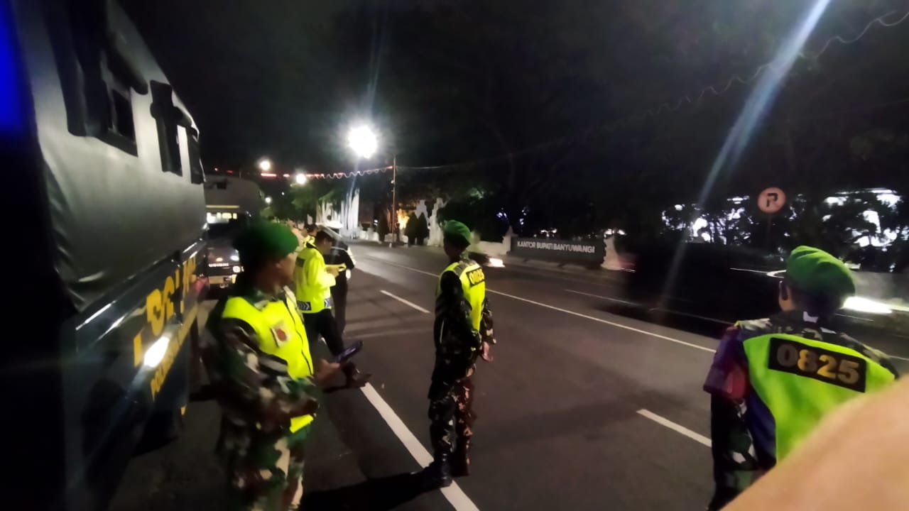 Patroli Sinergitas TNI-Polri Jaga Harkamtibmas di Banyuwangi, Pastikan Situasi Aman dan Kondusif