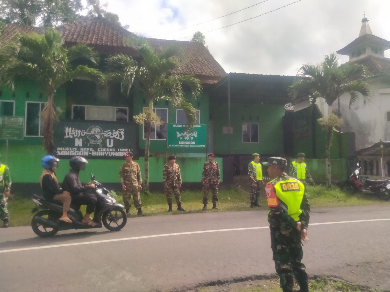 Sinergitas Koramil 0825/20 Songgon Bersama Banser Laksanakan Apel Dan Patroli Gabungan Di Wilayah Kecamatan Songgon.