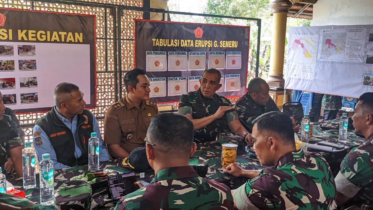Pangdam V/Brawijaya Tinjau Langsung Posko Semeru, Tegaskan Percepatan Penanganan Bencana