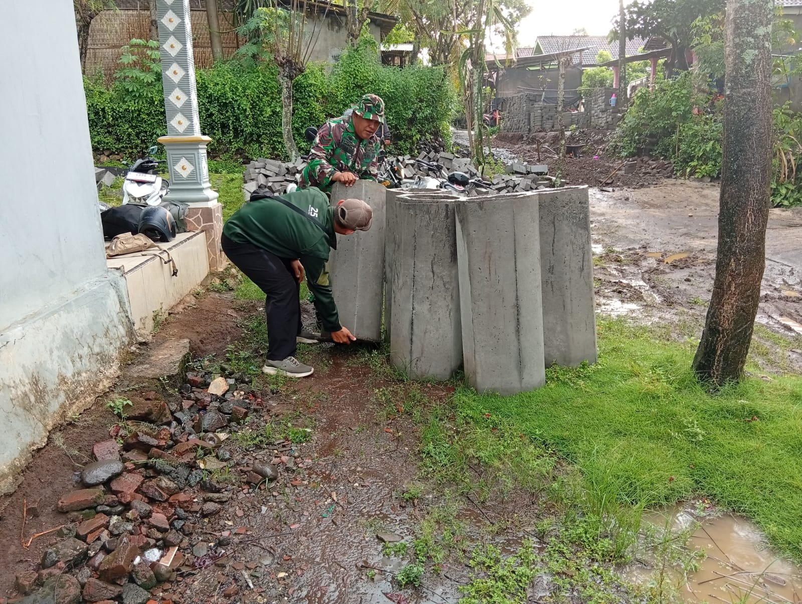 Pemasangan Buis Beton Saluran Air TMMD Ke-128 Capai 40 Persen, Atasi Genangan di Dusun Klagin