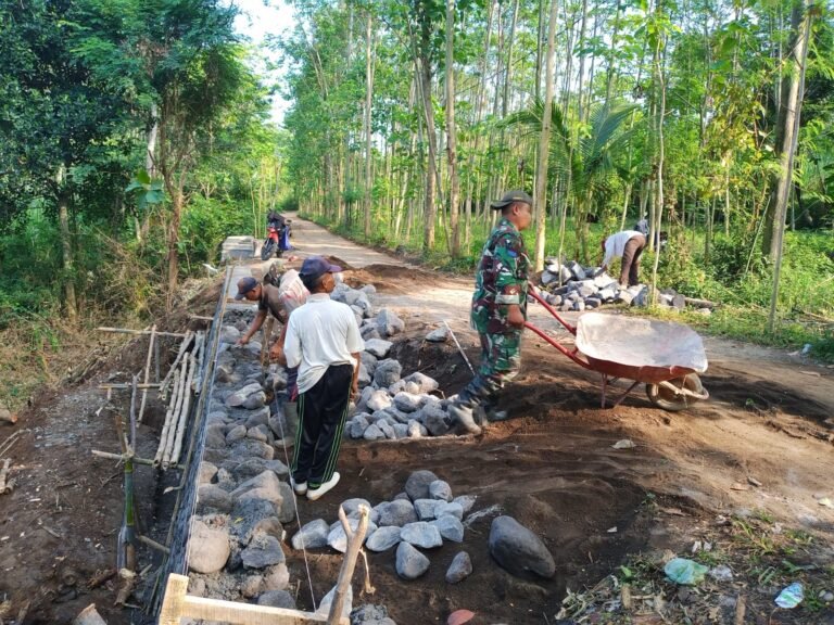 Pembangunan Tembok Penahan Tanah Titik Akhir Hampir Rampung 